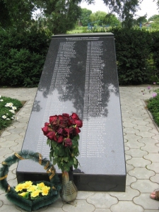 х. Семисводный - Братская могила советских воинов, погибших в боях с фашистскими захватчиками, 1943 г.