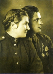 С будущей женой Малининой Фаиной Павловной - капитаном медицинской службы, Венгрия, 1944 год